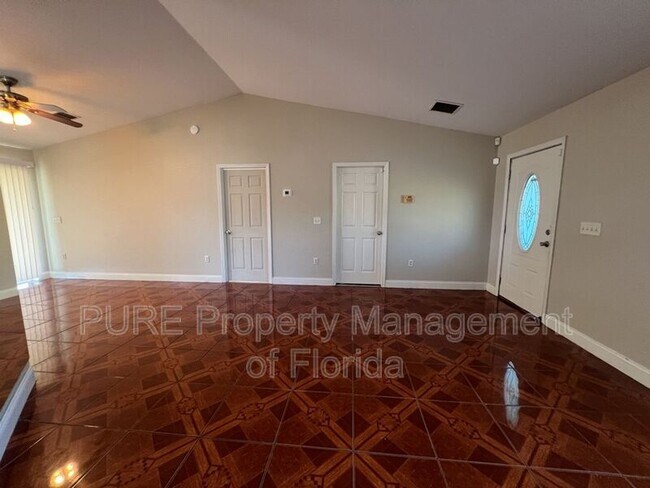 Foto del edificio - 2 Poplar Ct