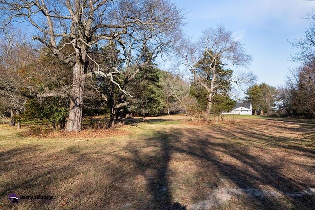 Building Photo - 1400 Little Gloucester Rd