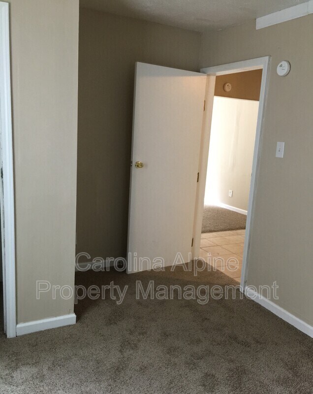Foto del edificio - 2300 Kennesaw Dr