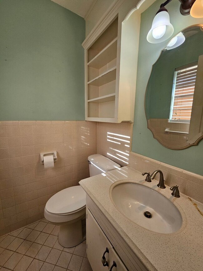 Foto del edificio - (3) Bed/(1.5) Bath Near Core Norman and OU...