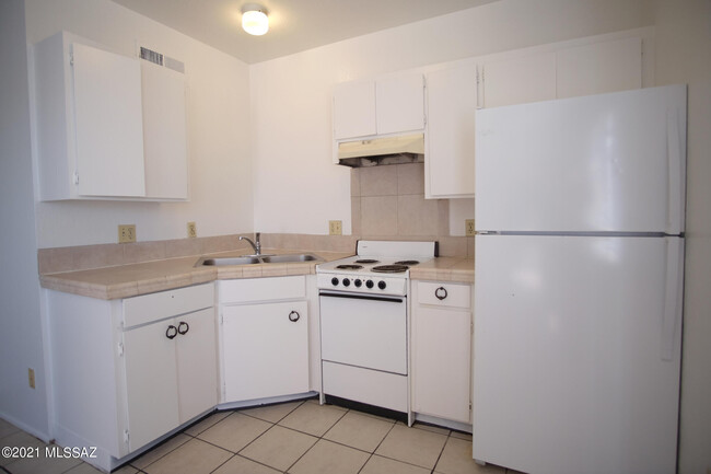 Building Photo - 2462 N Balboa Ave