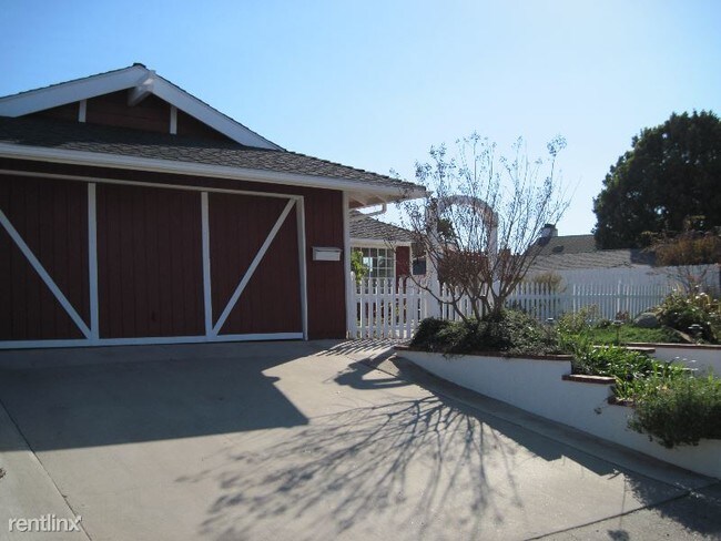 Building Photo - 24382 Los Serranos Dr