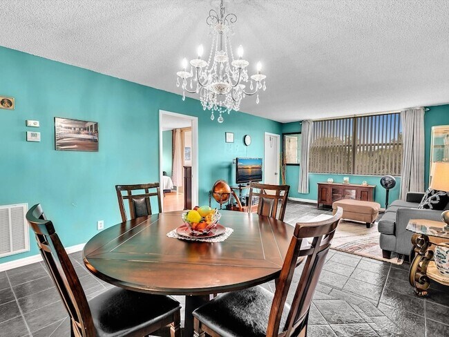 Foto del edificio - 6570 Royal Palm Blvd