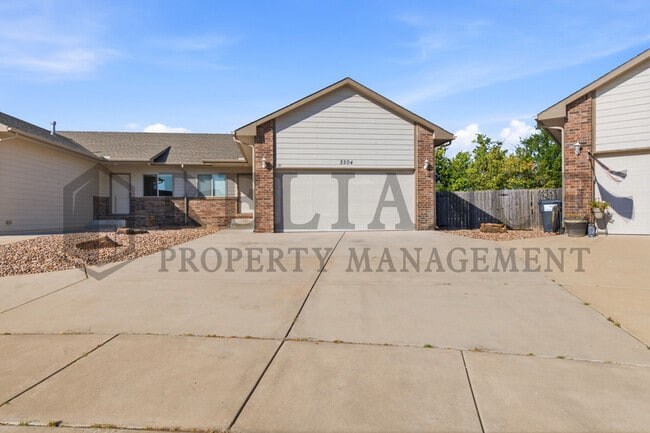 Building Photo - 2204 E Quivira St