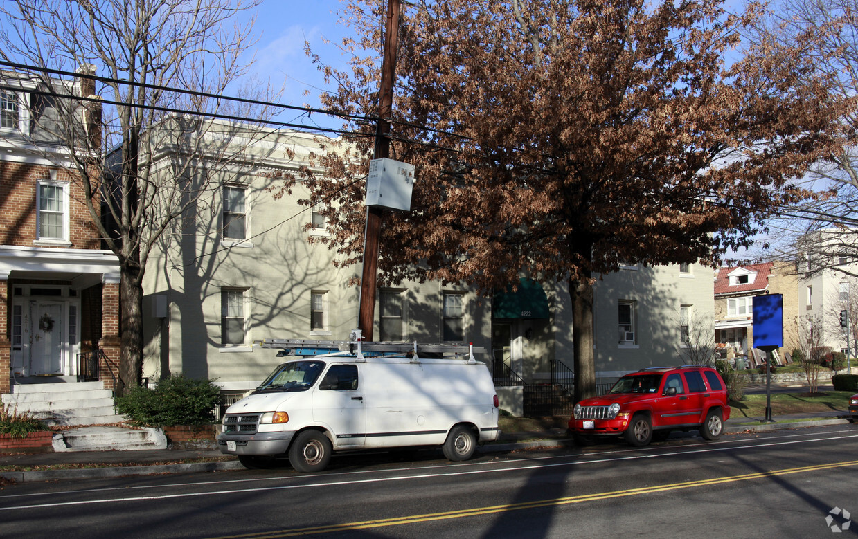 Foto del edificio - 4222 14th St NW
