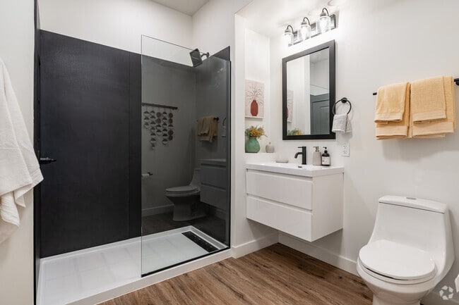 2 habitaciones, 2 baños - 1117 pies cuadrados - Baño - THE STATION at Trolley District