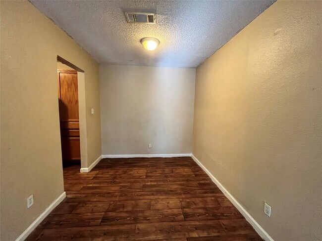 Building Photo - 10235 Algiers Rd