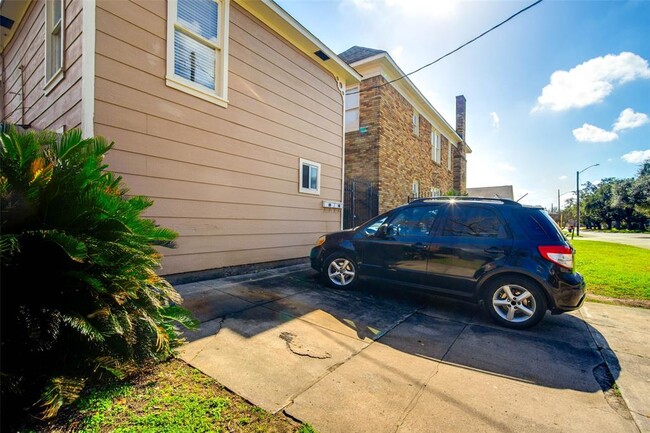 Building Photo - 2601 Rosedale St