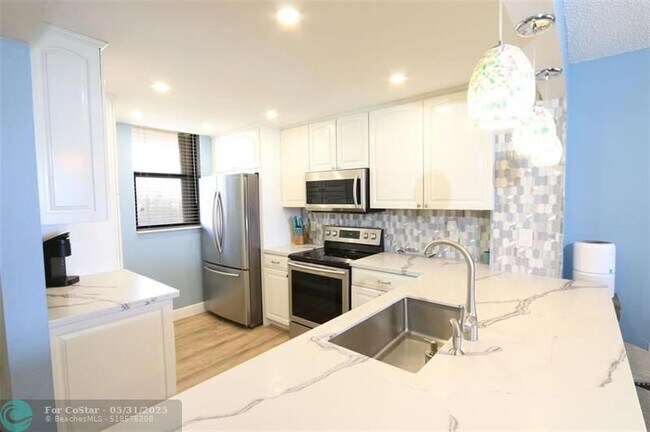 Foto del edificio - 9940 S Ocean Dr