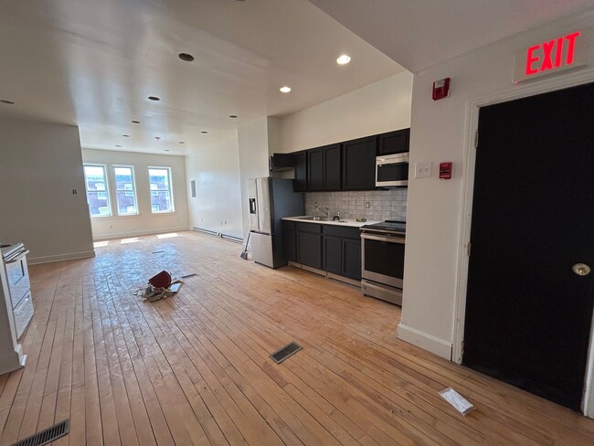 Photo - 2823 W Girard Ave Apartment