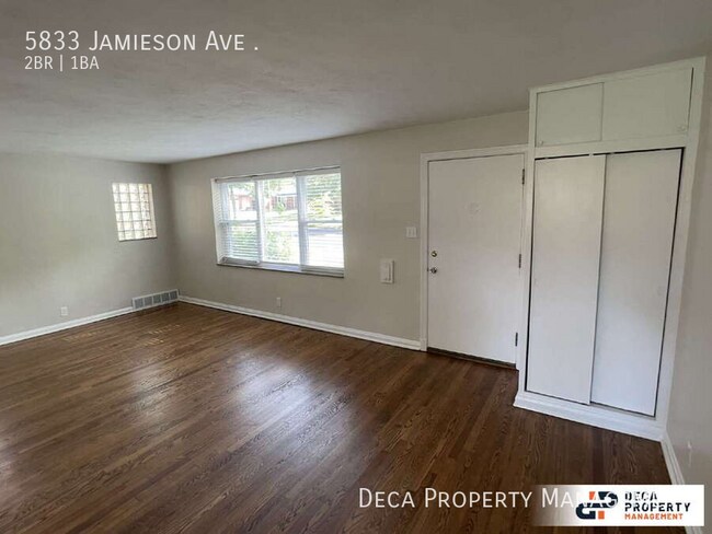 Building Photo - 5833 Jamieson Ave