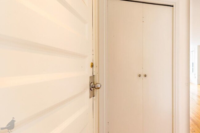 Foto del edificio - Bright Two Bedroom Dream in Dupont!