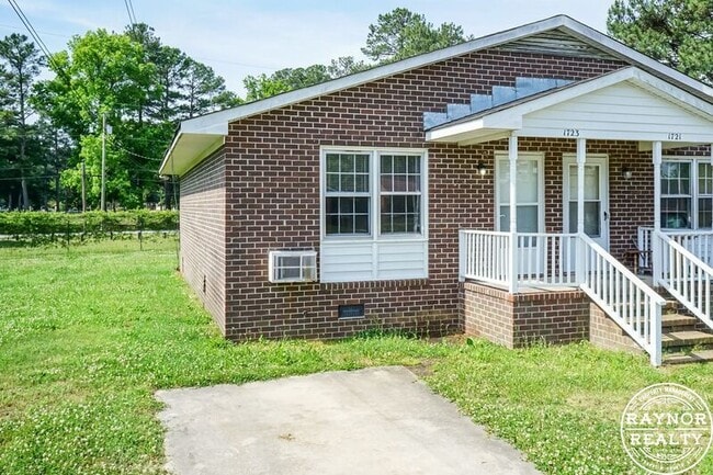 Building Photo - 1721-1723 Windsor Dr