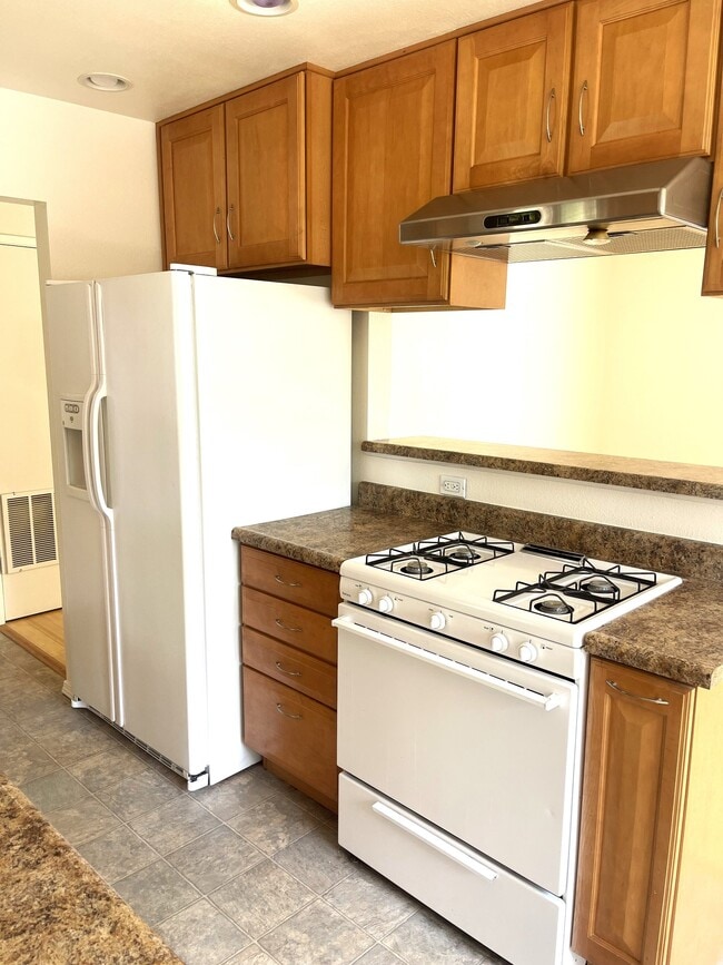 Building Photo - 570 Darwin Cir