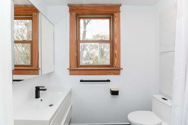 Foto del edificio - STUNNING Single Family Home in Colonial Pl...