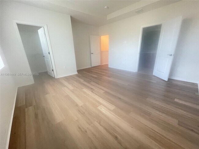 Building Photo - 5060 Eucalyptus Dr