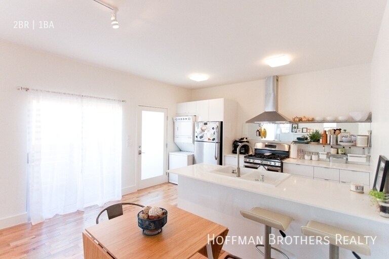Foto principal - 3216 Bellevue Ave