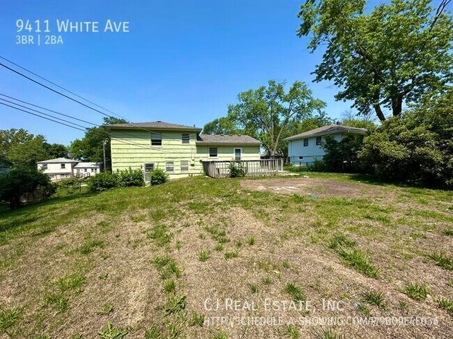 Foto del edificio - 9411 White Ave