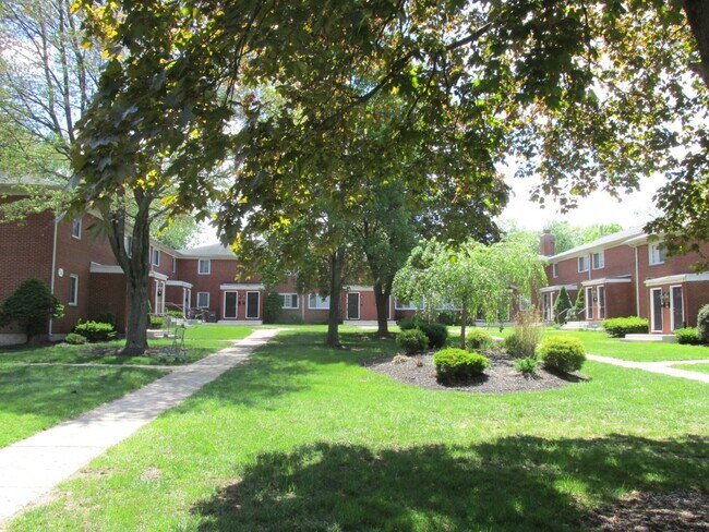 Building Photo - 426 Middle Turnpike W