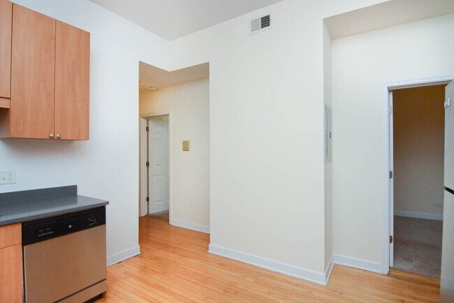 Foto del edificio - 2134 W Concord Pl