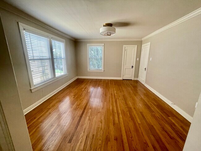 Foto del edificio - 611 Lakeland Dr