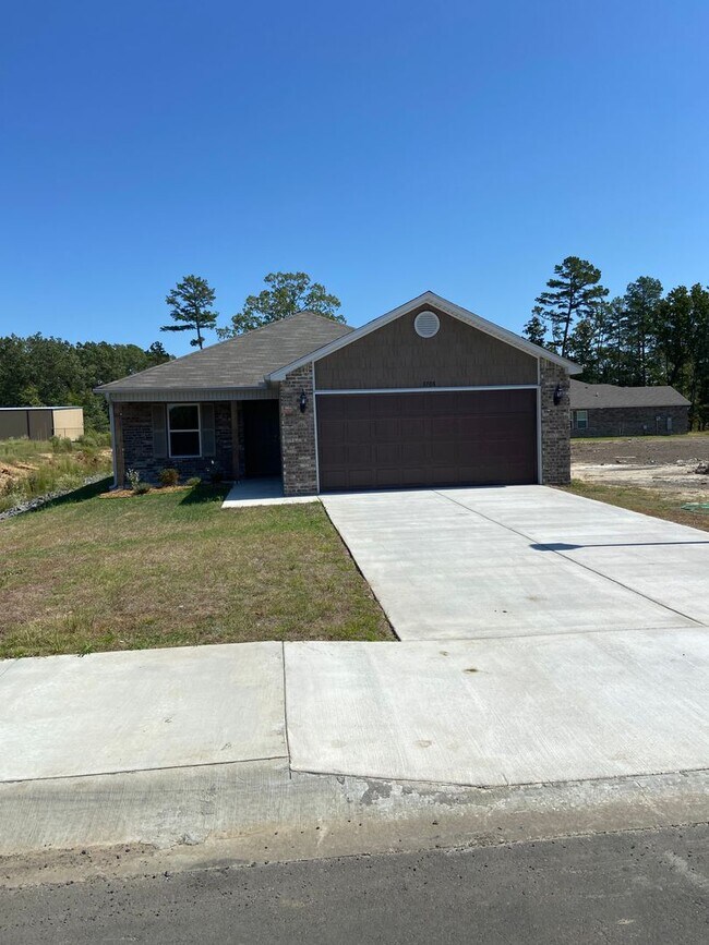 Foto del edificio - *$99 Rent + Amazon CASH!*  Four Bedroom | Two Bathroom Home in White Oak Crossing