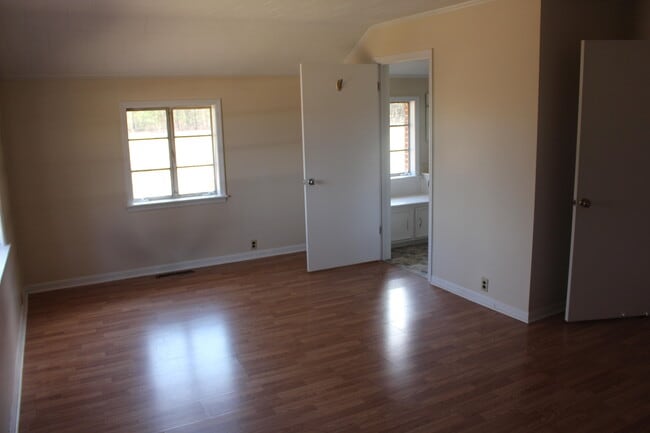 Building Photo - 121 Bomar St