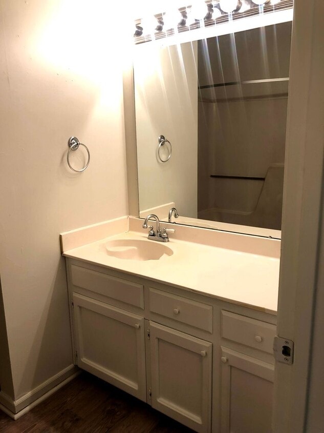 Spacious 1 BR/1 Bath - Spacious 1 BR/1 Bath
