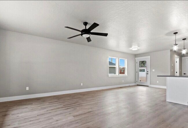 Foto del edificio - 465 S 3rd E St