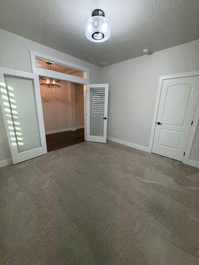 Foto del edificio - South Meridian Beautiful 4-Bedroom Home with a 3-Car Garage