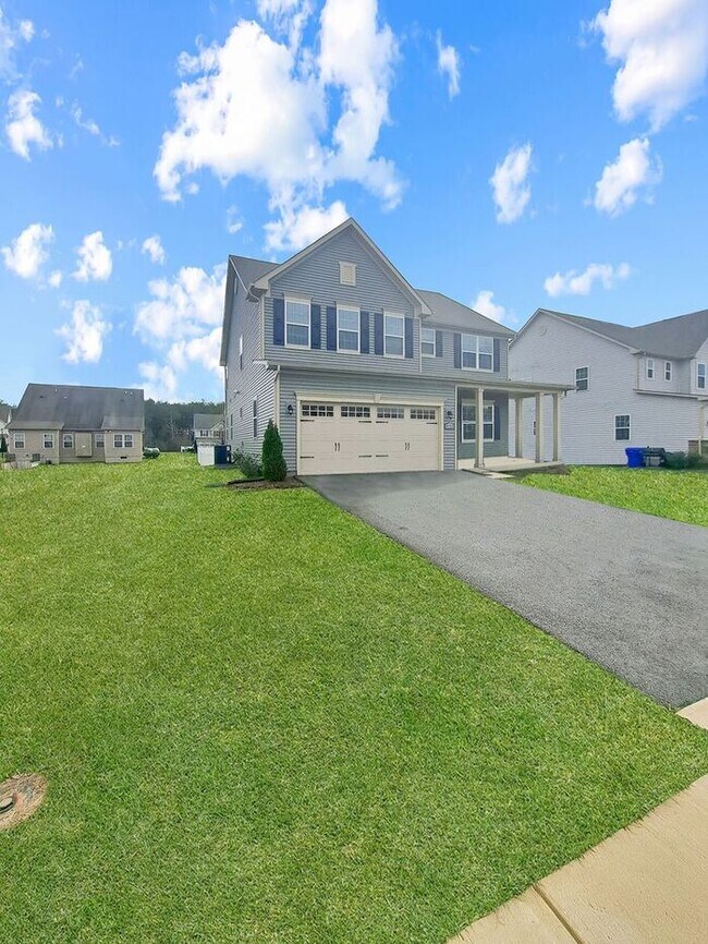 Building Photo - Amazing 4/Bedroom, 3.5 Bath SFH in Brentwo...