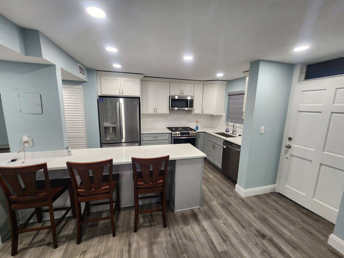 Foto principal - 5900 Shore Blvd S