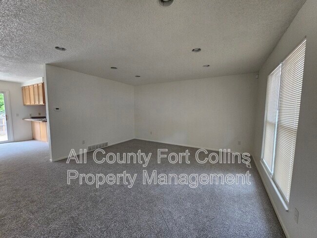 Foto del edificio - 4406 Hummingbird Dr