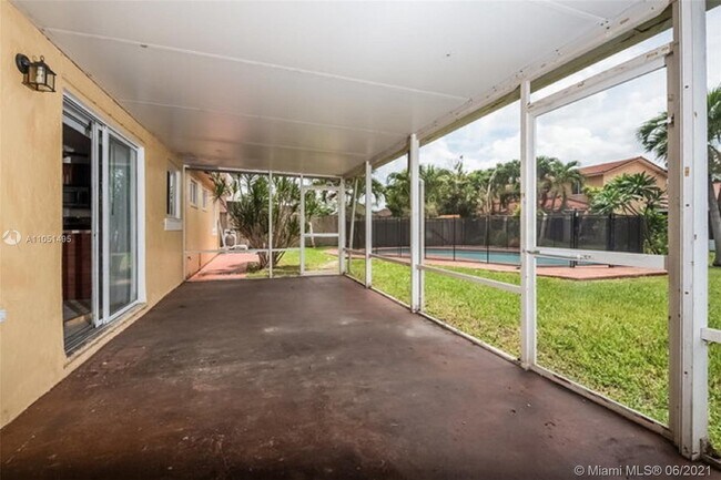 Foto del edificio - 18300 SW 153rd Ct