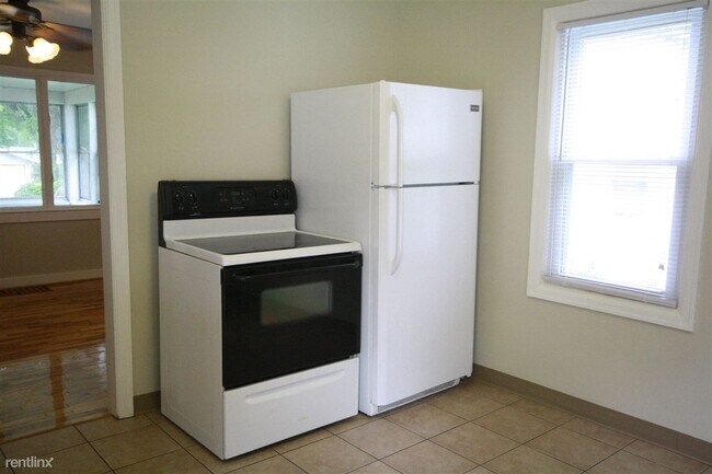 Foto del edificio - 3 br, 1 bath House - 1808 Eckener Dr Avail...