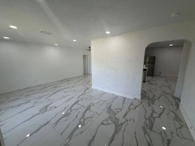 Foto del edificio - 3911 NW 32nd Ave