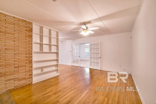 Building Photo - 359 Wisteria St