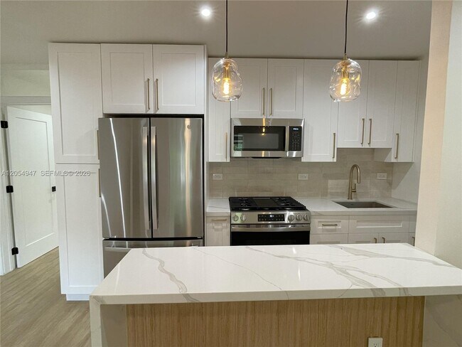 Foto del edificio - 6310 SW 79th St