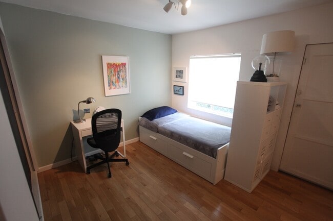 Building Photo - 2112 Lake Shore Ave