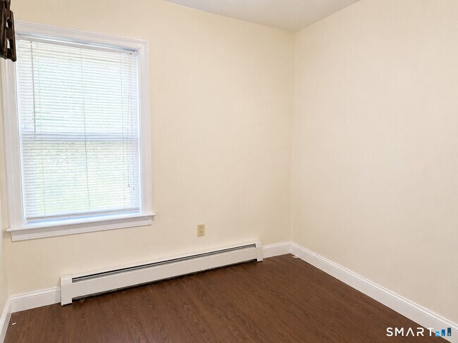 Building Photo - 450 Orchard St