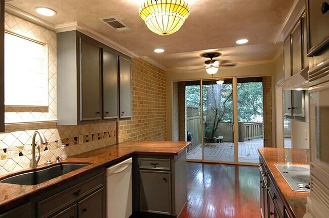 Foto del edificio - 201 Vanderpool Ln