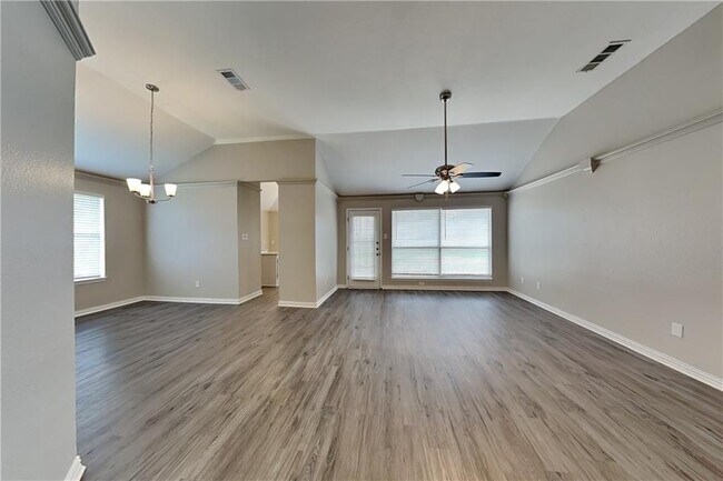 Foto del edificio - 355 Ridgemont Dr