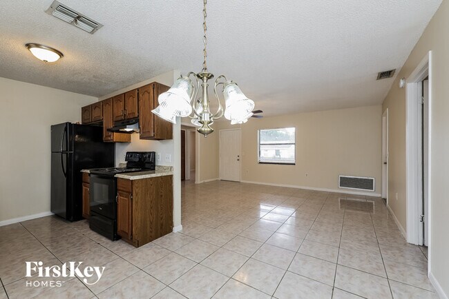 Building Photo - 398 Lake Daisy Dr