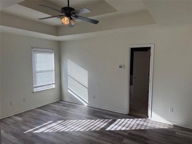 Building Photo - 5411 White Rock Dr