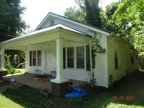 Building Photo - 89 Lyle Ln