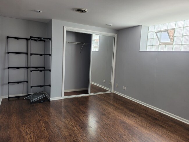 Foto del edificio - 2949 W Peterson Ave