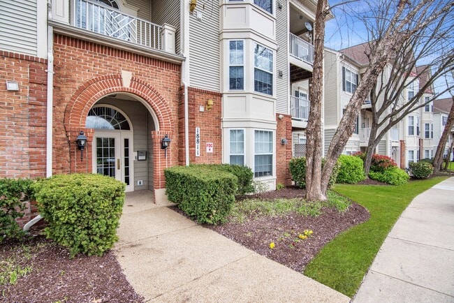 3 Bed 2 Bath - Germantown Condo - Washer/Dryer In Unit - 3 Bed 2 Bath - Germantown Condo - Washer/Dryer In Unit