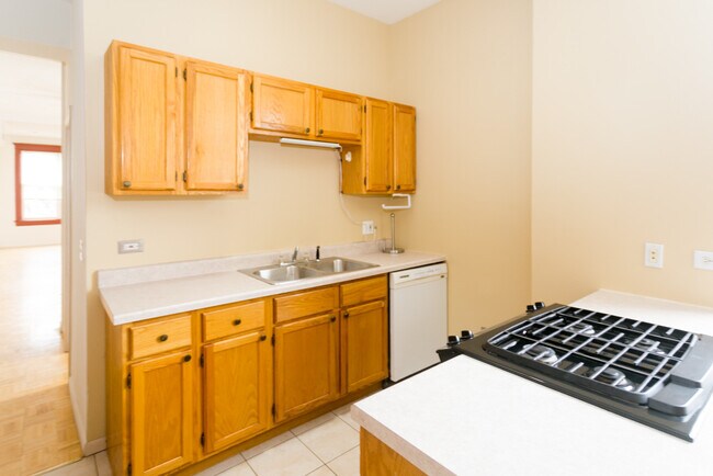 Building Photo - 1326 N Artesian Ave