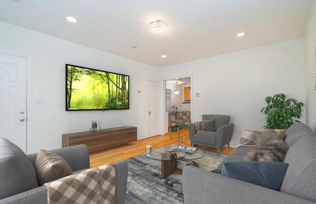 Building Photo - 209 19th St NE