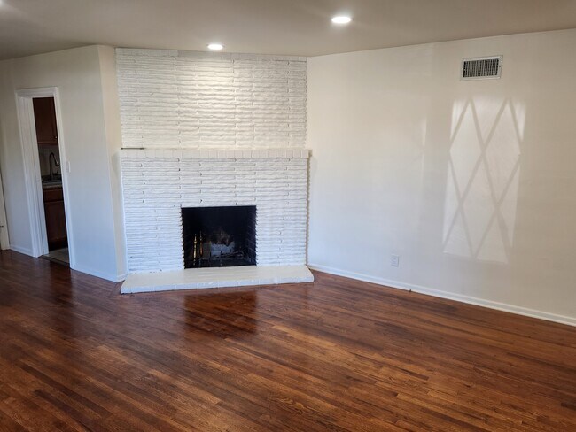 Building Photo - 5511 Coldwater Canyon Ave